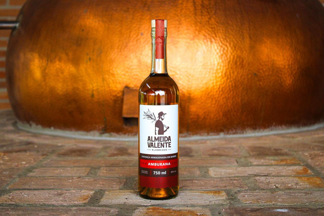 Cachaça Almeida Valente Amburana 750ml